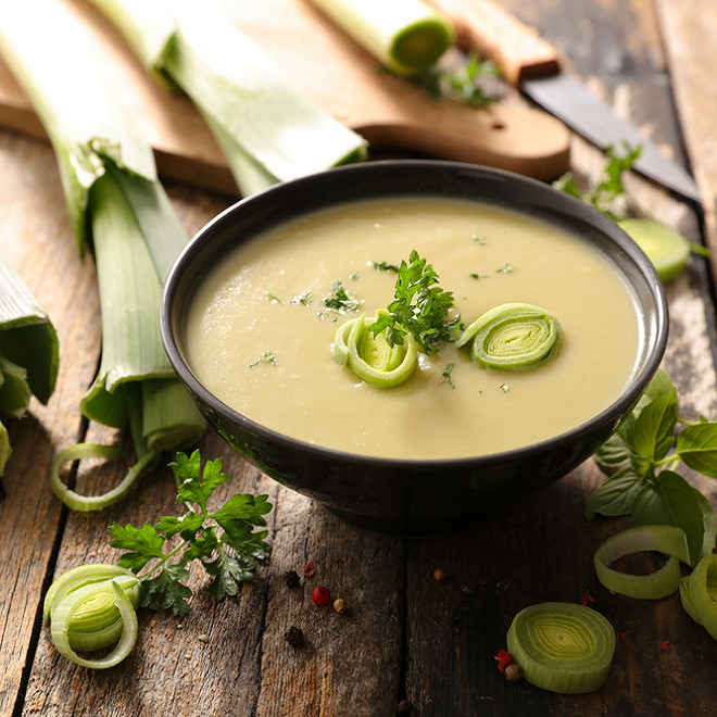 Dès 15/18 mois : Souper - Velouté de Poireaux et Pommes de terre à la crème de curry Texture "Lisse" DLC 22/09/2024