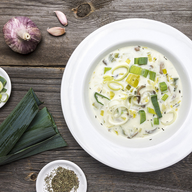 Dès 6/8 mois : Déjeuner - Fondue de poireaux au cumin, Quinoa tricolore et filet de Saumon à la crème d'aneth Texture "Lisse" DLC 20/04/2025