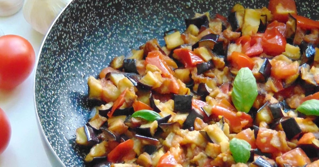 Dès 10/12 mois : Déjeuner - Aubergines à la napolitaine (aubergines, tomates, ail, basilic et parmesan), polenta et Lieu noir au pesto Texture "Mouliné" DLC 23/06/2025