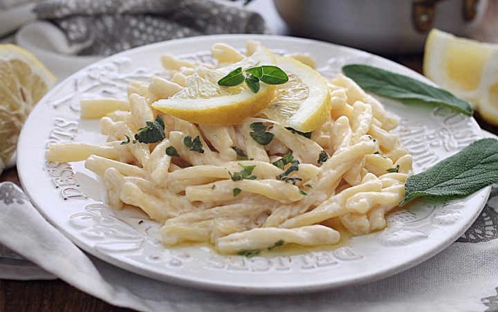 Dès 6/8 mois : Déjeuner - Carottes, petits pois et pasta al limone (citron, ail et parmesan) et sauté de poulet  Texture "Lisse" DLC 30/06/2025