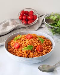 Dès 15/18 mois : Déjeuner - Légumes d'été (tomates, petits pois et haricots verts)  Blé aux poivrons et Olives noires et purée de pois chiche (citron et cumin) Texture "Morceaux" DLC 24/07/2025