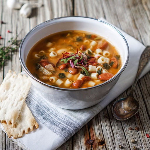 Dès 15/18 mois : Déjeuner - Minestrone végétarien à l'italienne (tomates, carottes, haricots rouges, poireaux, céleri branche) Pâtes au parmesan Texture "Morceaux" DLC 04/12/2024